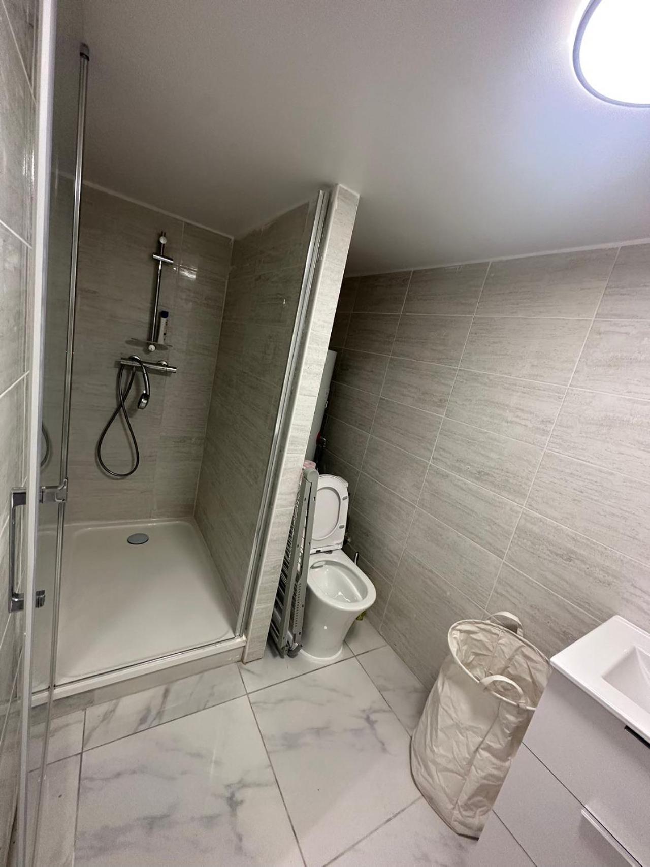 Appartement Calme Moderne Proche De Disneyland Wifi & Cafe Gratuit & Arrivee Autonome Bussy-Saint-Georges Exterior foto